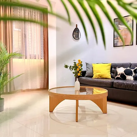 Charming 1br Getaway - Quiet & Well Connected Apartmán *