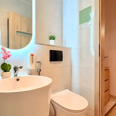 Charming 1br Getaway - Quiet & Well Connected Apartmán