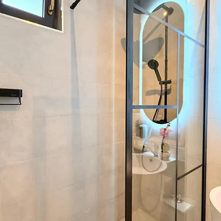Charming 1br Getaway - Quiet & Well Connected Apartman Bukarest